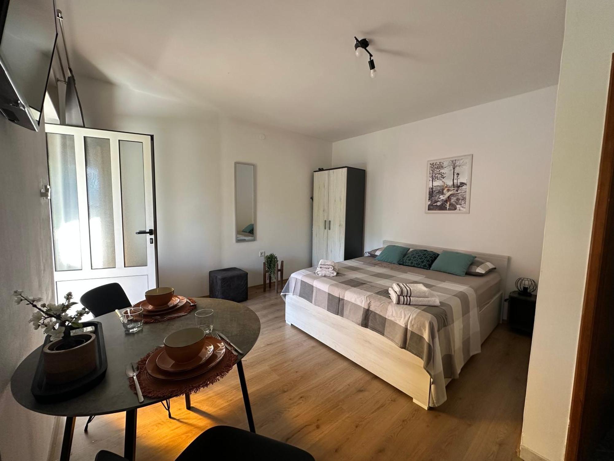 Studio Apartment Coce Трогир Экстерьер фото