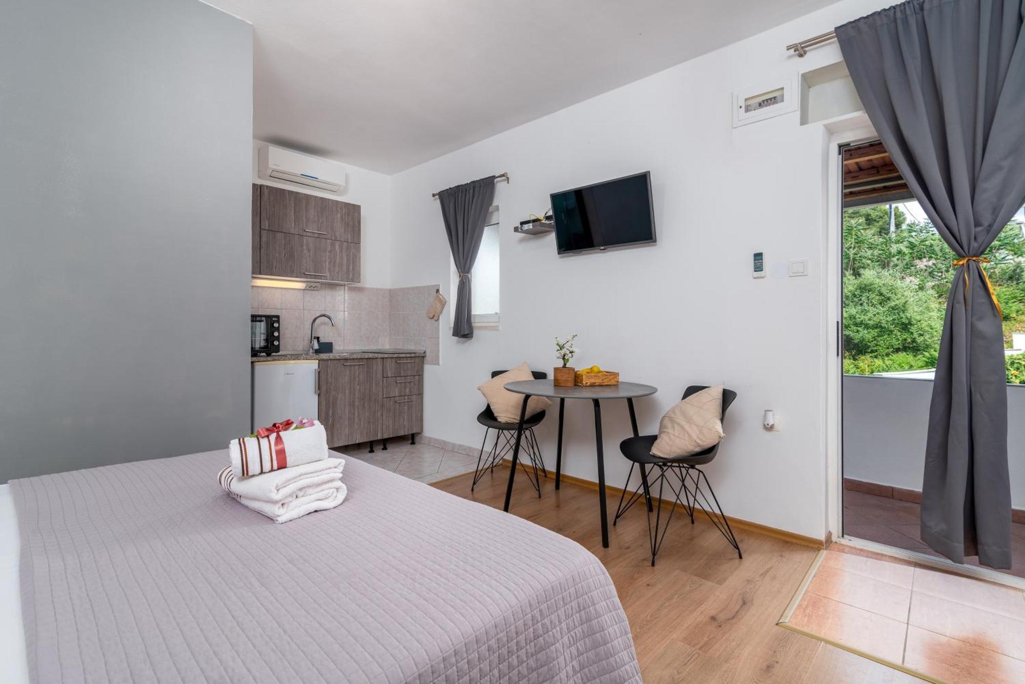 Studio Apartment Coce Трогир Экстерьер фото
